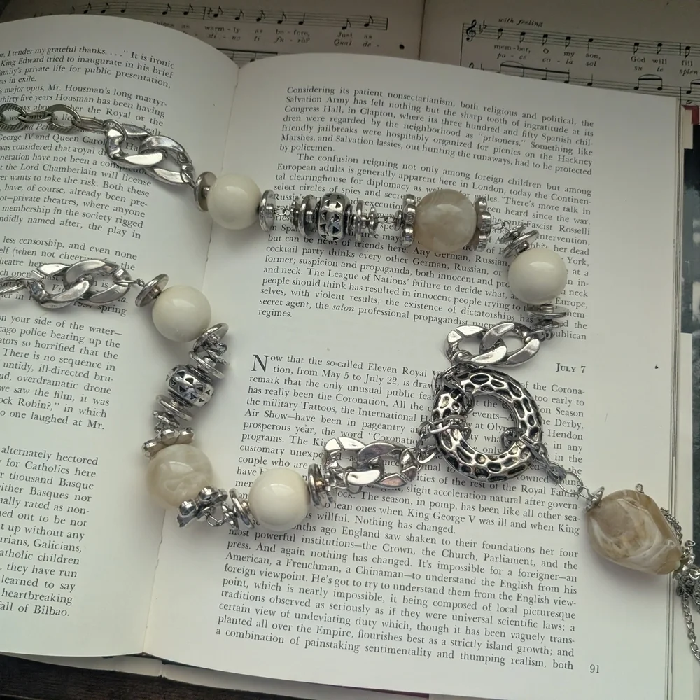 Elegant Silver and Cream Necklace - Picture 11 of 11